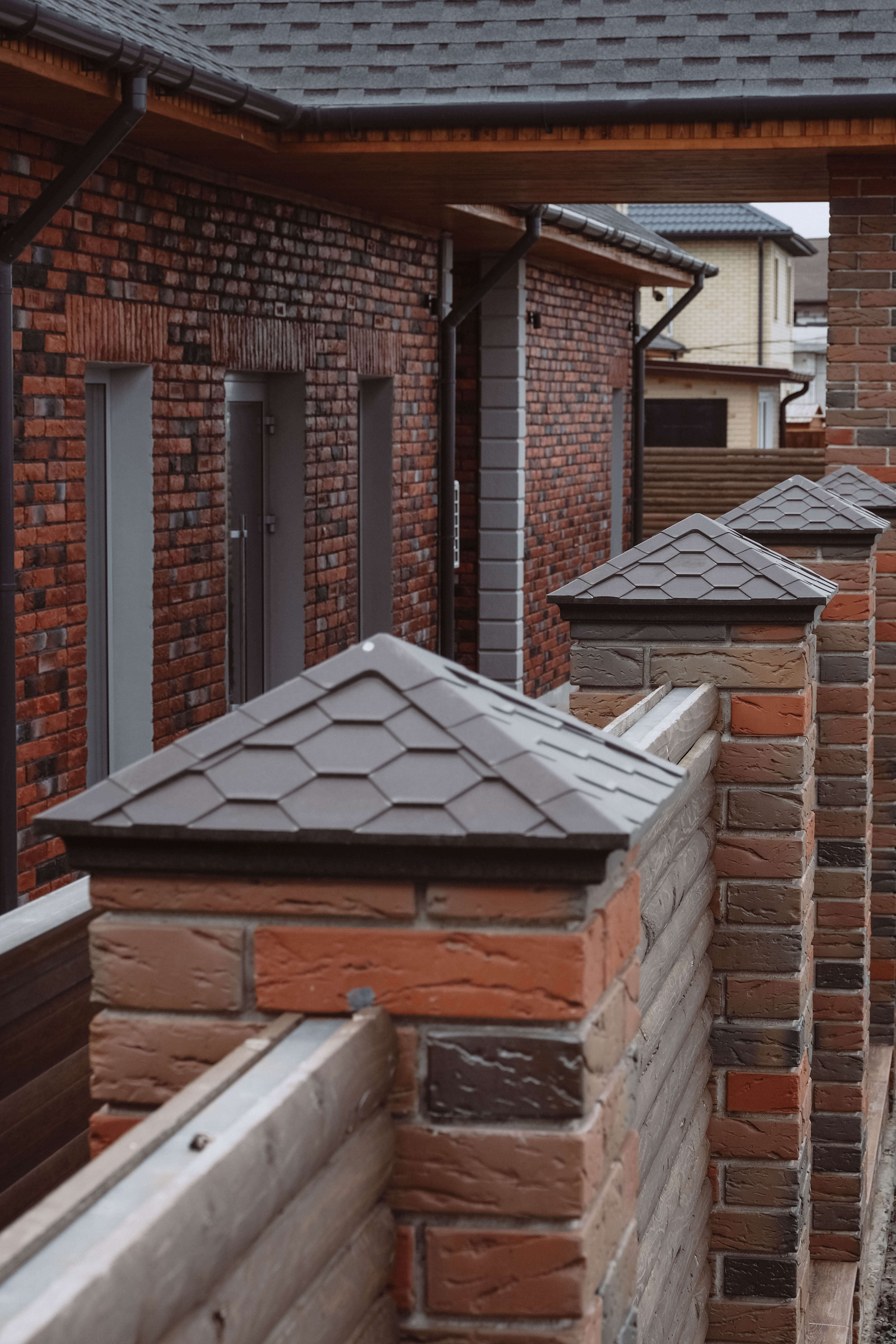 Колпак Zking Эверест Коричневый на столб 1.5х1.5 кирпича (390х390мм) в Новочеркасске фото